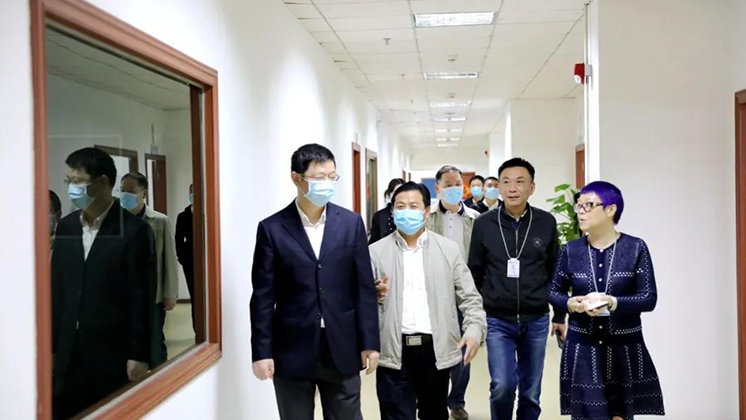 省政府口岸辦副主任、省商務(wù)廳口岸處處長(zhǎng)羅專一行蒞臨炬神電子開展聯(lián)點(diǎn)服務(wù)工作